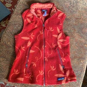 Patagonia synchilla vest fleece cherry red floral flowers womens athletic fit M